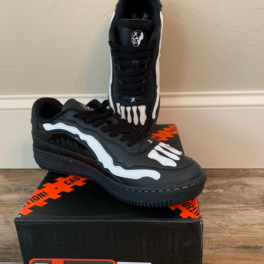 Bones Sneakers ( Tombstone)